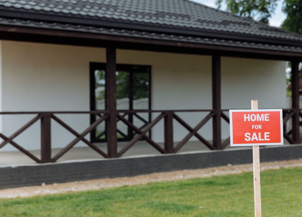 Three-bedroom detached with porch in Sale